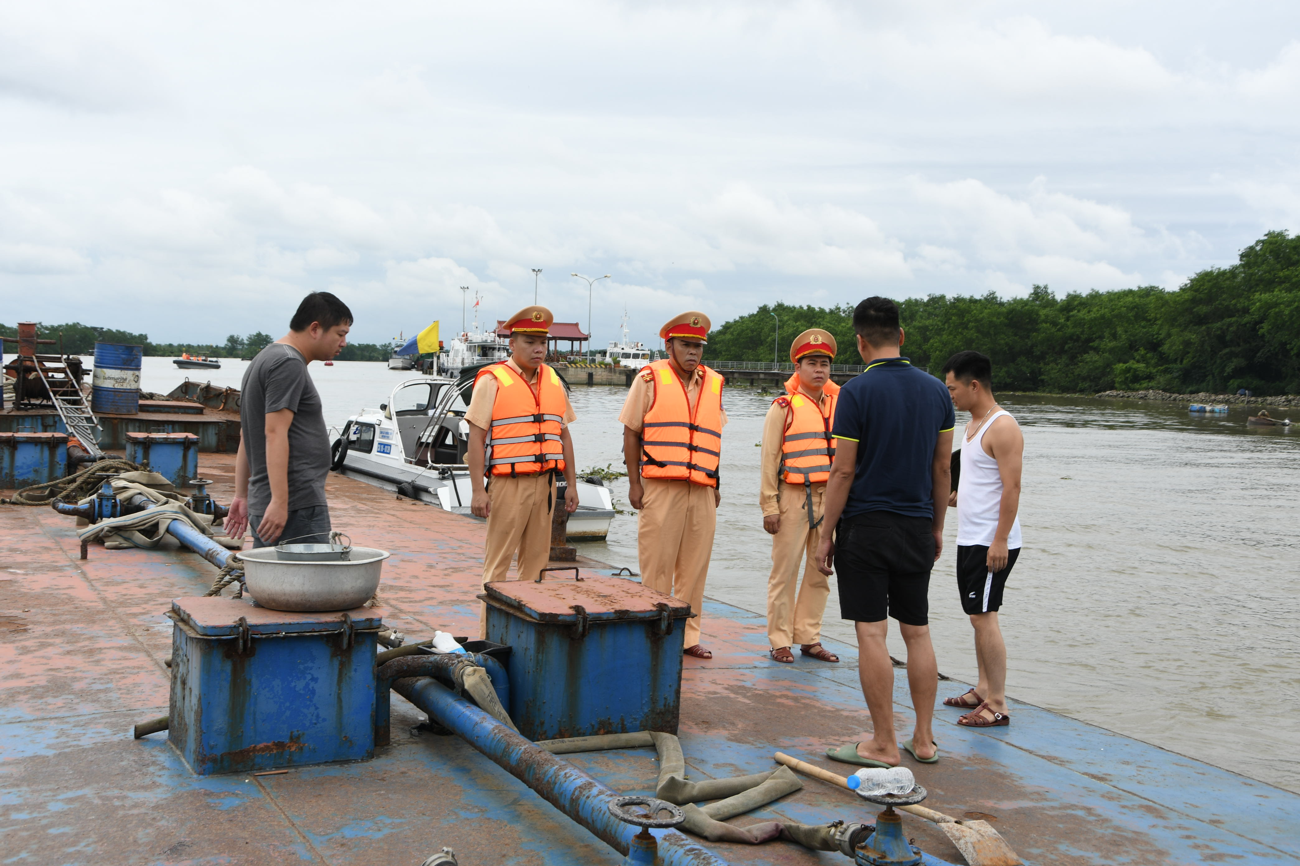 Tăng cường bảo đảm trật tự an toàn giao thông trong hoạt động vận tải đường thủy nội địa